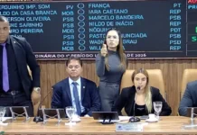 Mau cheiro interrompe sessão na Câmara de Bayeux, vereadores trocam acusações e transmissão é cortada