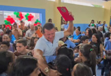 Em recepção calorosa da comunidade escolar, Chicão destaca esforço coletivo pelo Selo Ouro do MEC