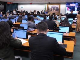 CCJ da Câmara aprova PEC que reduz maioridade penal; veja voto dos paraibanos