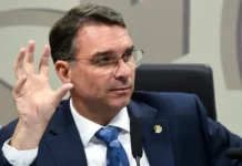 Com presença de Flávio, EUA iniciam debate sobre tarifaço contra o Brasil
