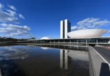 Governo Federal acusa família Bolsonaro de arquitetar imposição pelos EUA de tarifas de 25% sobre produtos brasileiros: ‘falsos patriotas’