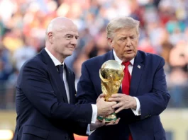 Trump e Infantino entregam taça da Copa do Mundo para a Espanha