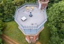 Torre histórica da família real britânica vira hospedagem para casais