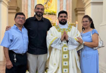 Prefeito Jan prestigia primeira missa do Padre Jean Glauber na Matriz de Ingá
