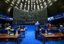 Senado aprova PEC que acaba com escala 6×1